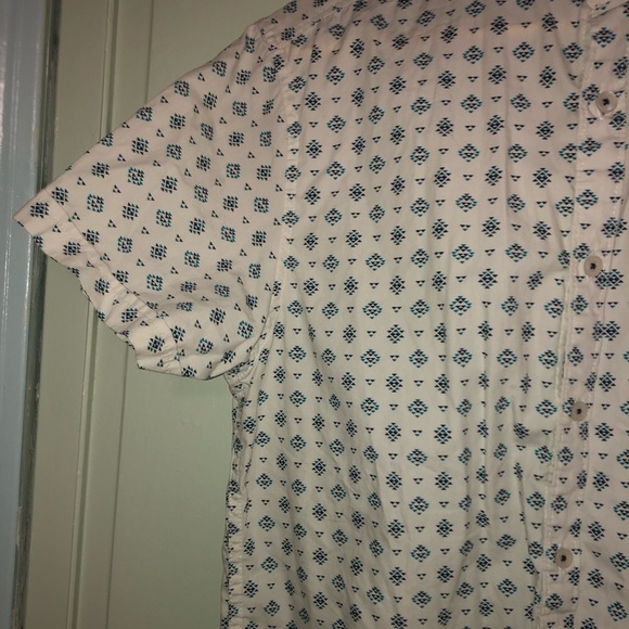 Denim & Flower Medium Short Sleeve Button up - Picture 4 of 8